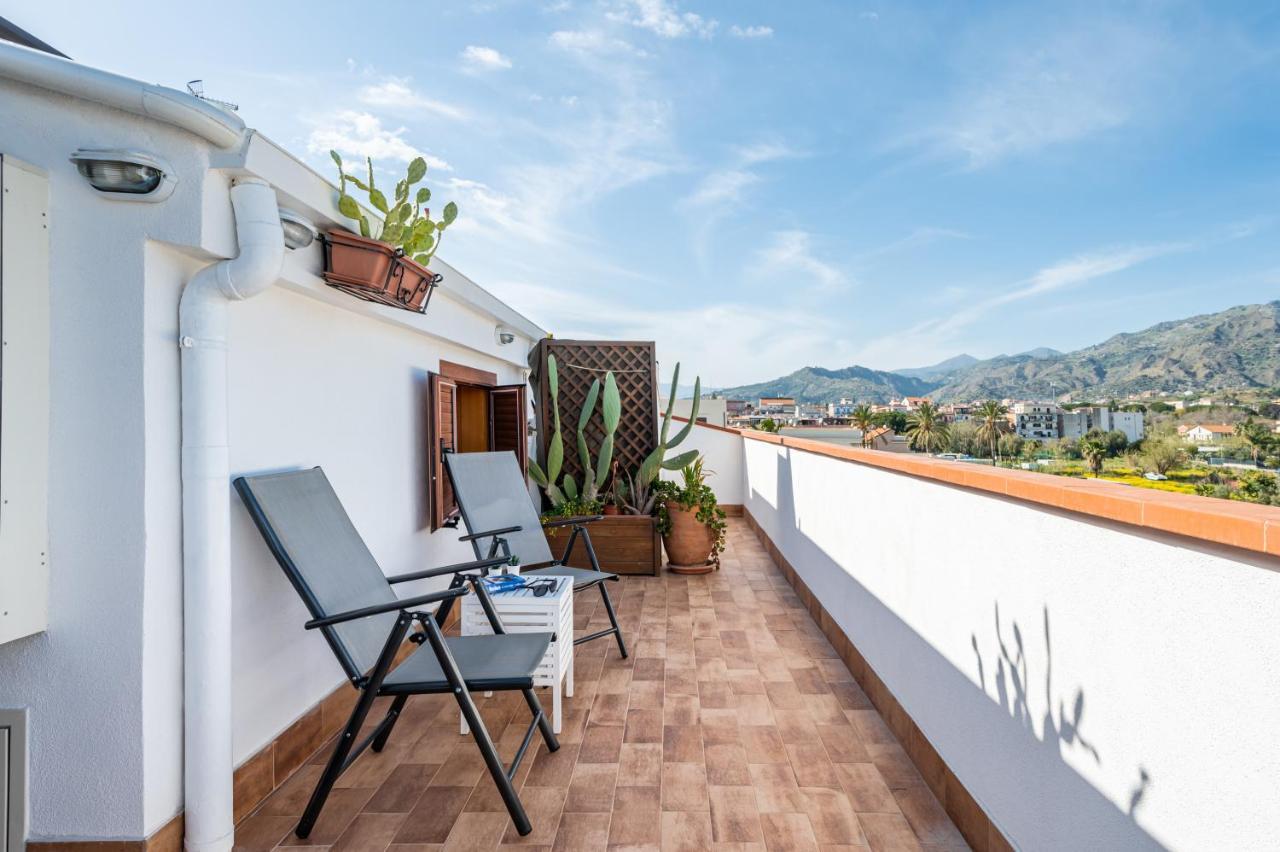 Apartamento Naxos Charming Penthouse With Swimming Pool X6 Giardini-Naxos Exterior foto